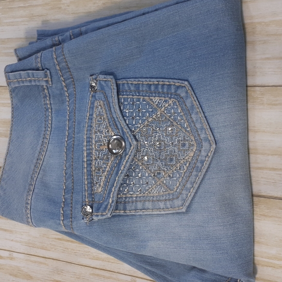 One5One Mid-Rise Button Back Pockets Light Blue Jeans Size 8 - Picture 12 of 16